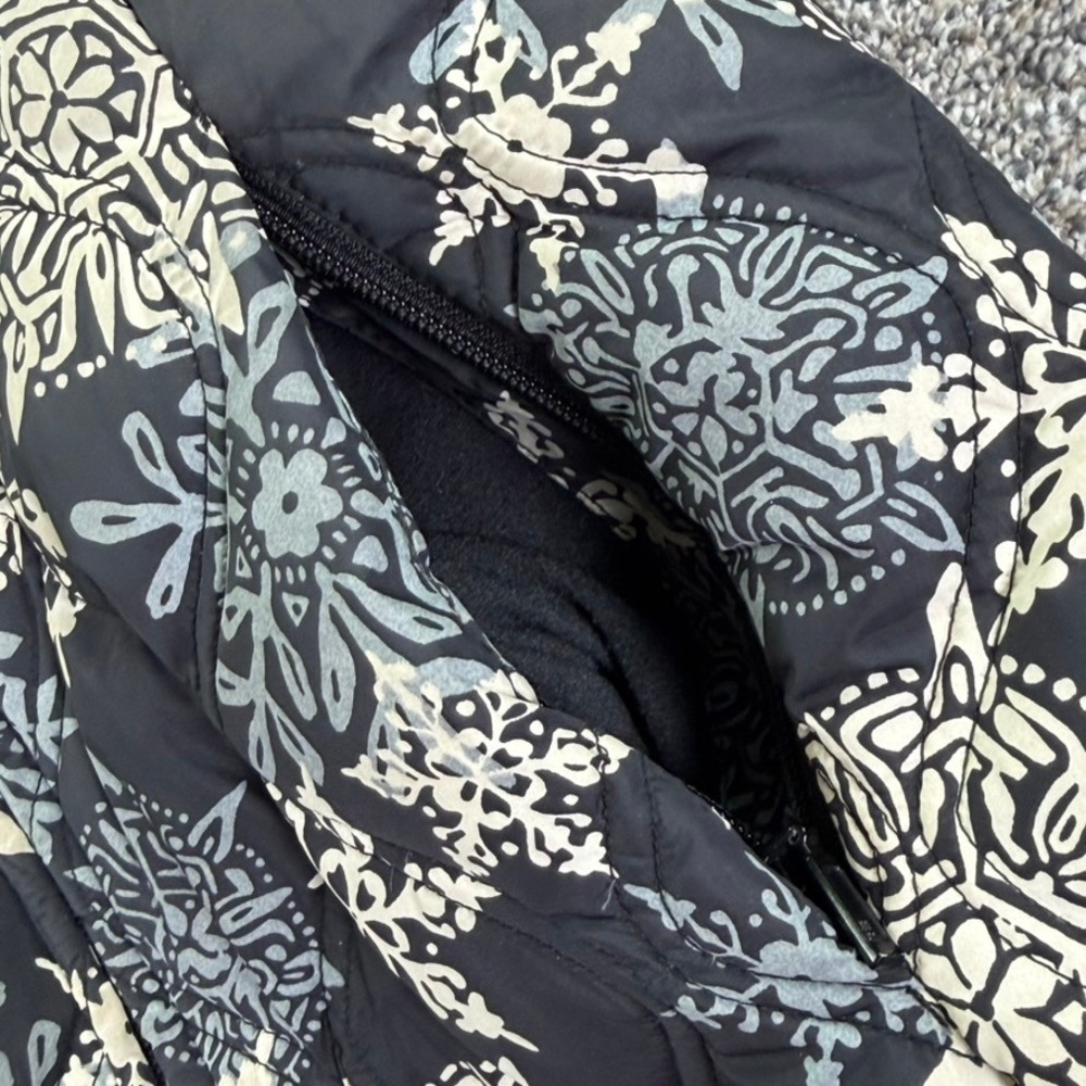 Eddie Bauer Down Puffer Vest Womens Small Navy Snowflake Print‎ Faux Fur Hood - Picture 6 of 16